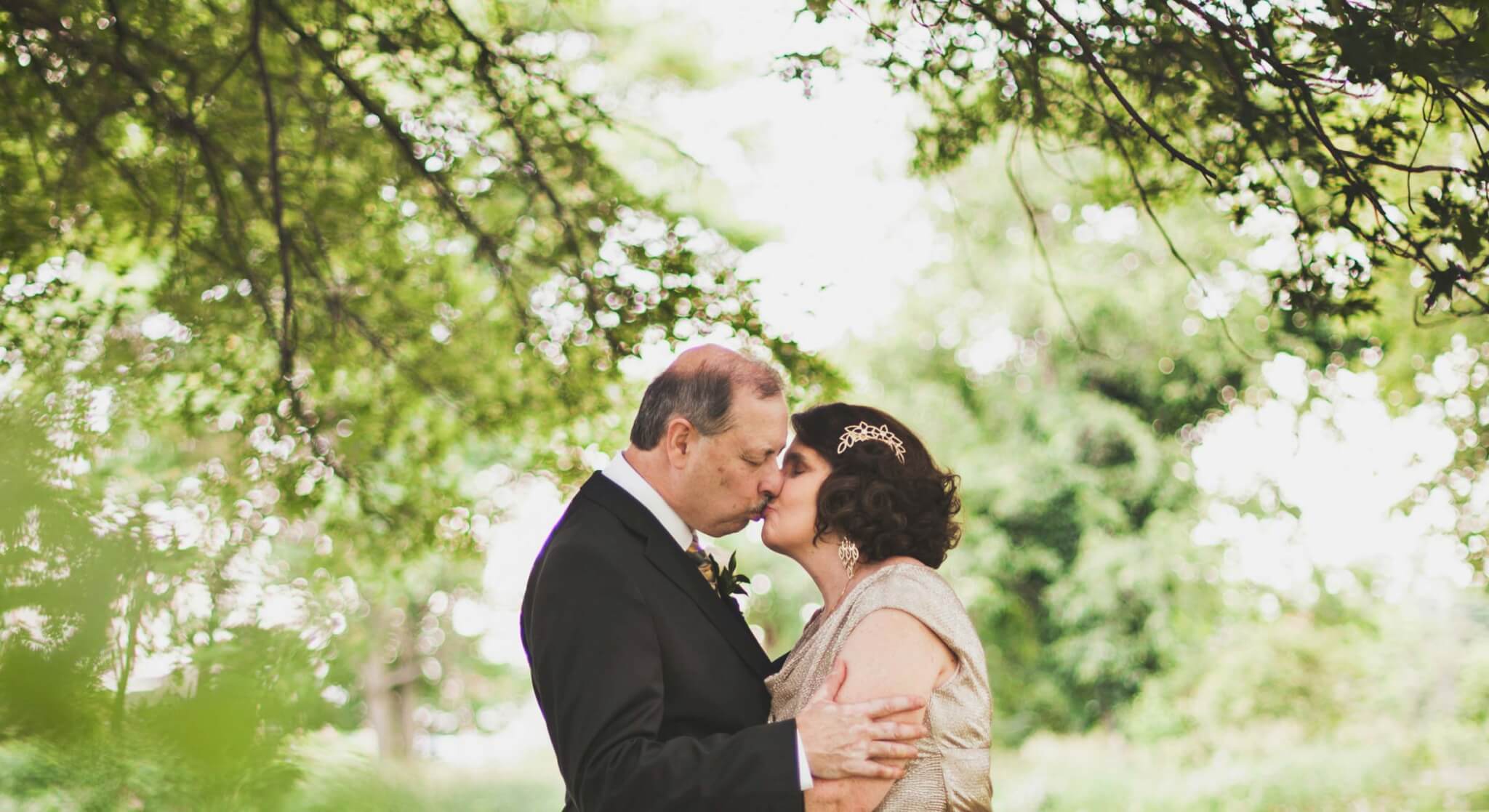 vow-renewal-under-trees